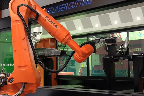 Dwustanowiskowa wycinarka laserowa 3D